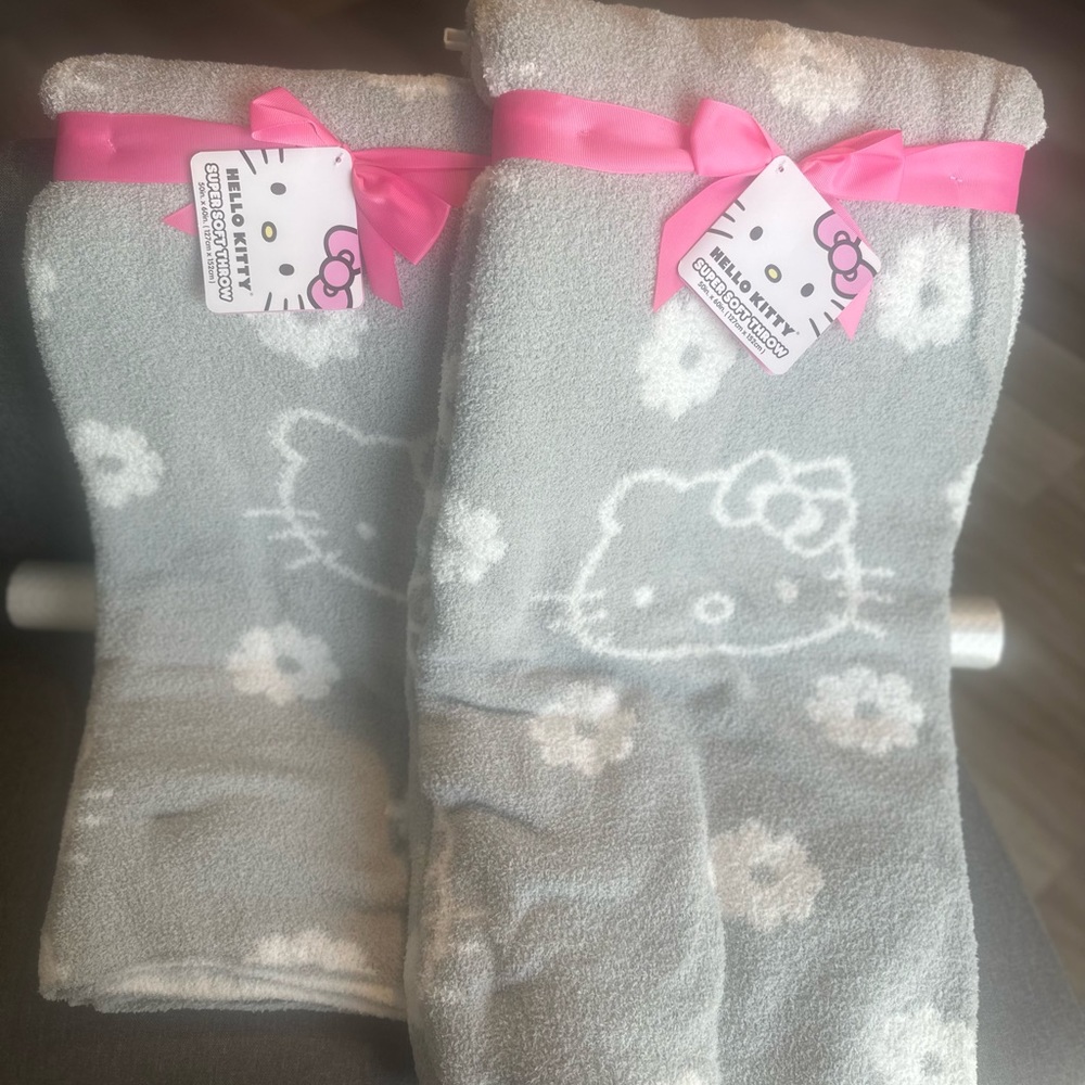 last one!!! Viral Hello Kitty Grey Throw Blanket